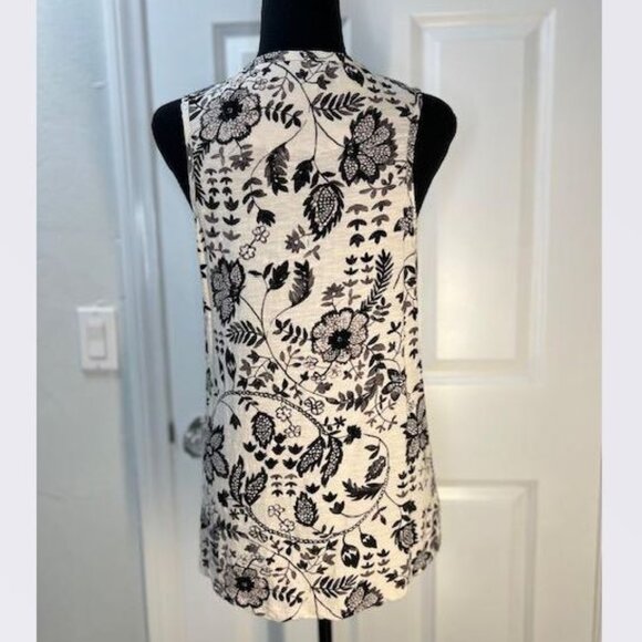 Bailee Pleated Top by Maeve in Black & White Motif from Anthropologie-Size Small - Picture 6 of 7